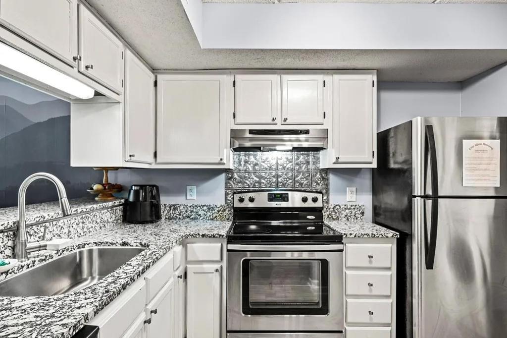 Views & Fireplace - Minutes To Gburg And Ober - Condo جاتلينبرج المظهر الخارجي الصورة