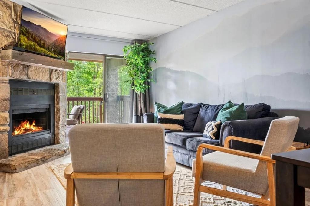 Views & Fireplace - Minutes To Gburg And Ober - Condo جاتلينبرج المظهر الخارجي الصورة