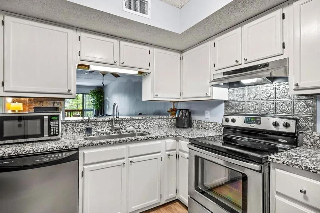 Views & Fireplace - Minutes To Gburg And Ober - Condo جاتلينبرج المظهر الخارجي الصورة