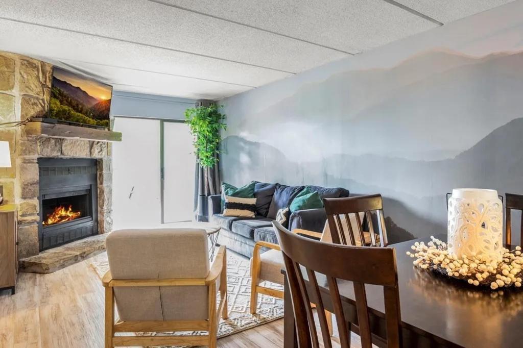 Views & Fireplace - Minutes To Gburg And Ober - Condo جاتلينبرج المظهر الخارجي الصورة