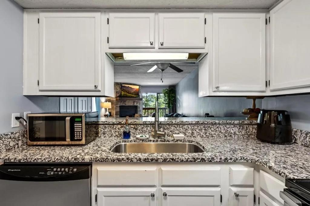 Views & Fireplace - Minutes To Gburg And Ober - Condo جاتلينبرج المظهر الخارجي الصورة